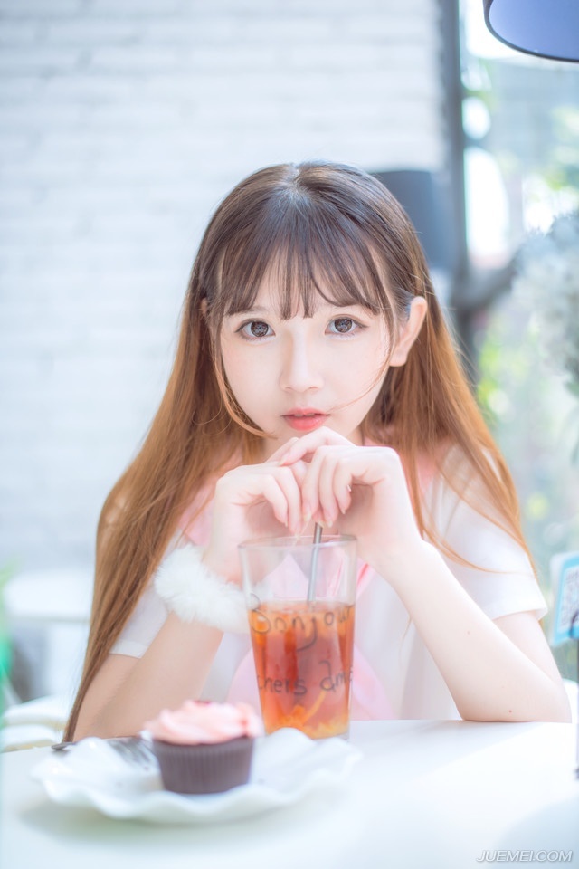 “但确实难受。”小乔摇了摇头，有些委屈。